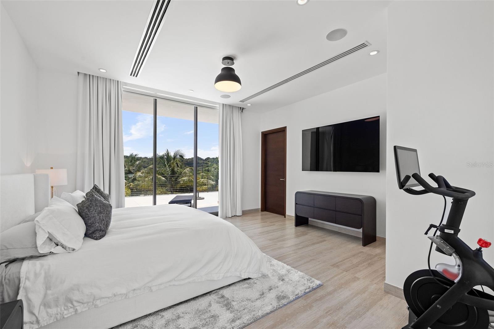 21 THE ENCLAVE RESIDENCES