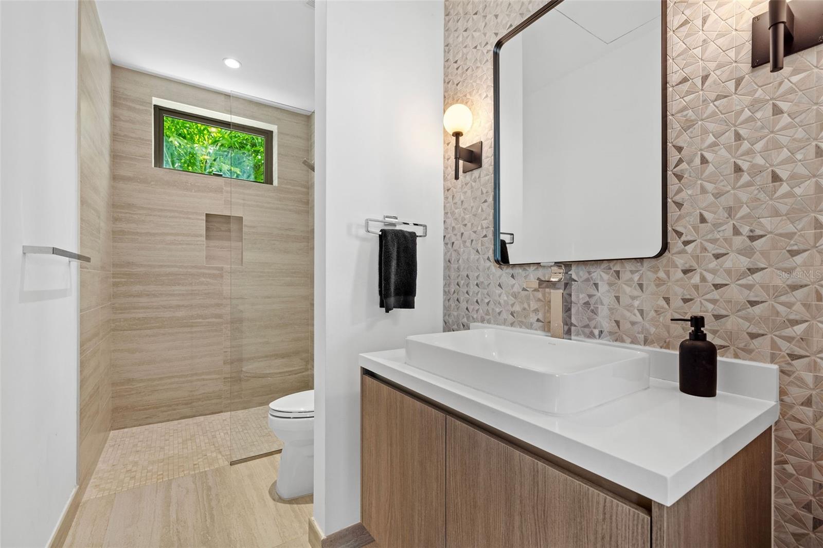 21 THE ENCLAVE RESIDENCES