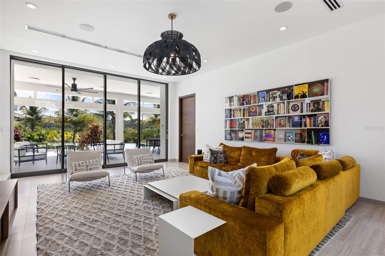 21 THE ENCLAVE RESIDENCES