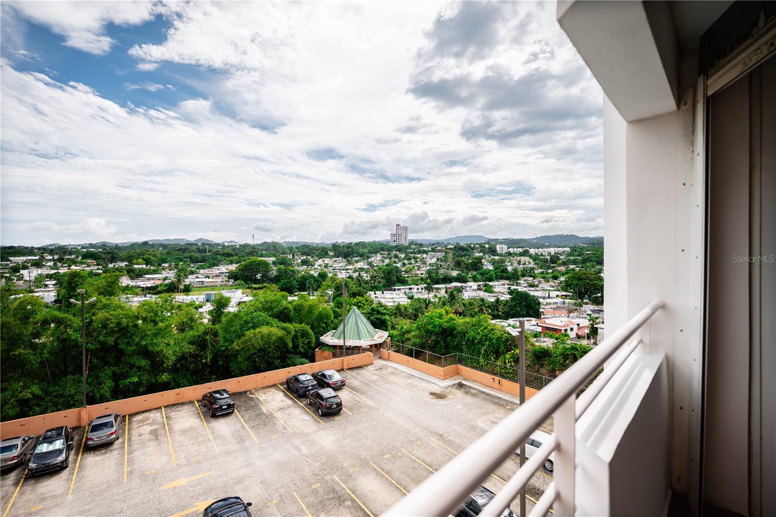 752 AV. ALEJANDRINO #503