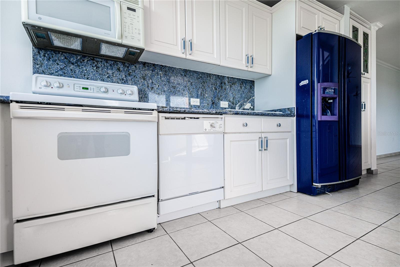 752 AV. ALEJANDRINO #503