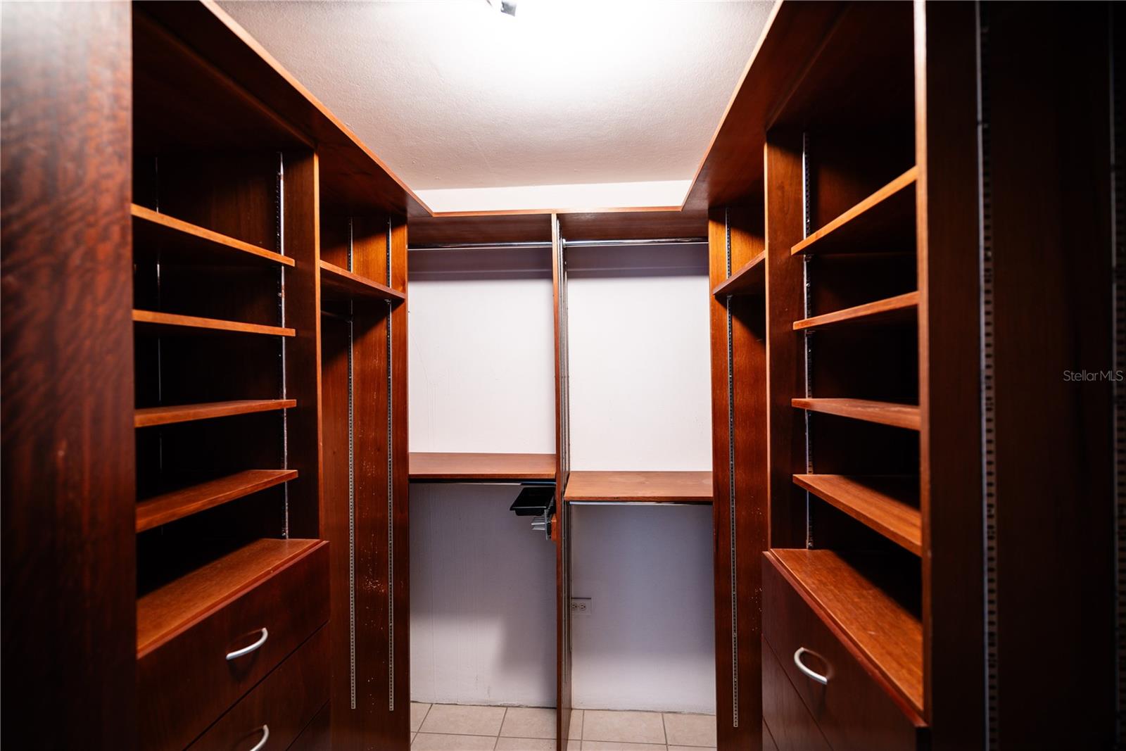 752 AV. ALEJANDRINO #503