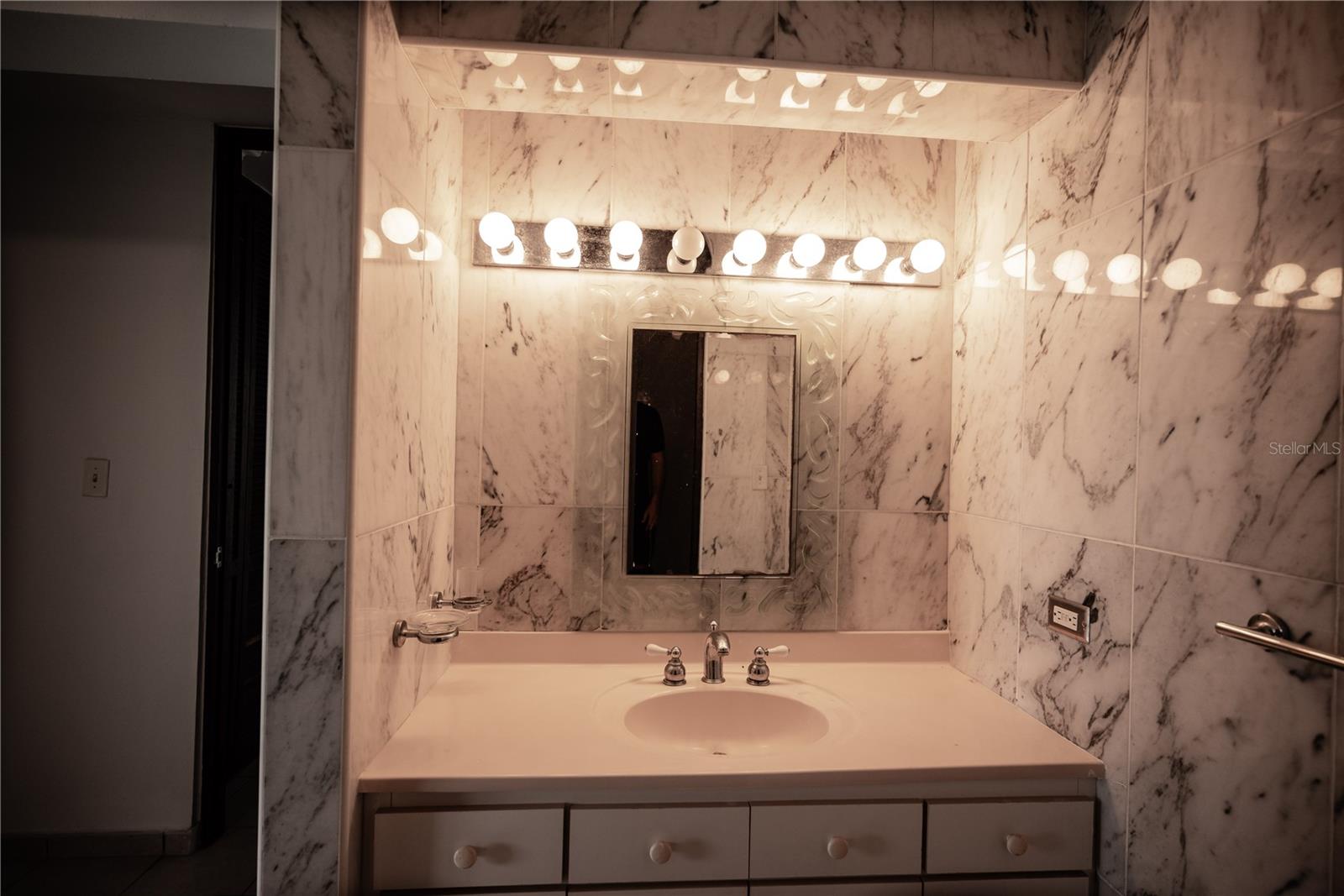 752 AV. ALEJANDRINO #503