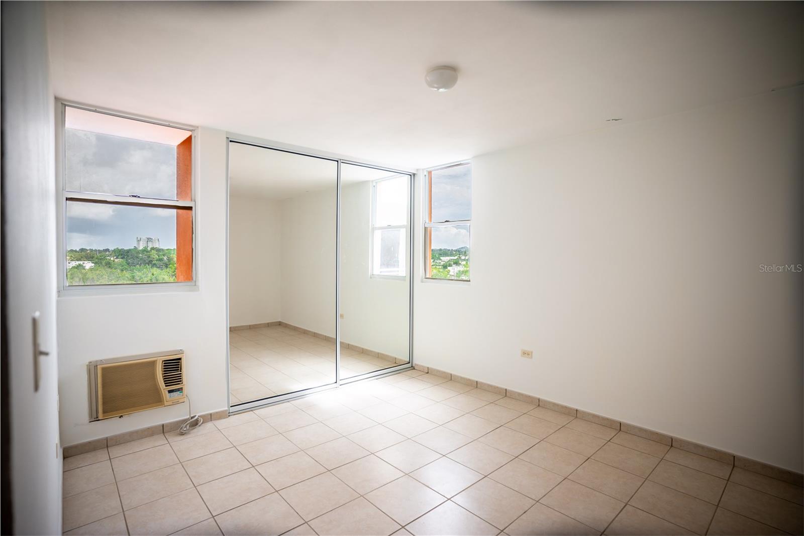 752 AV. ALEJANDRINO #503