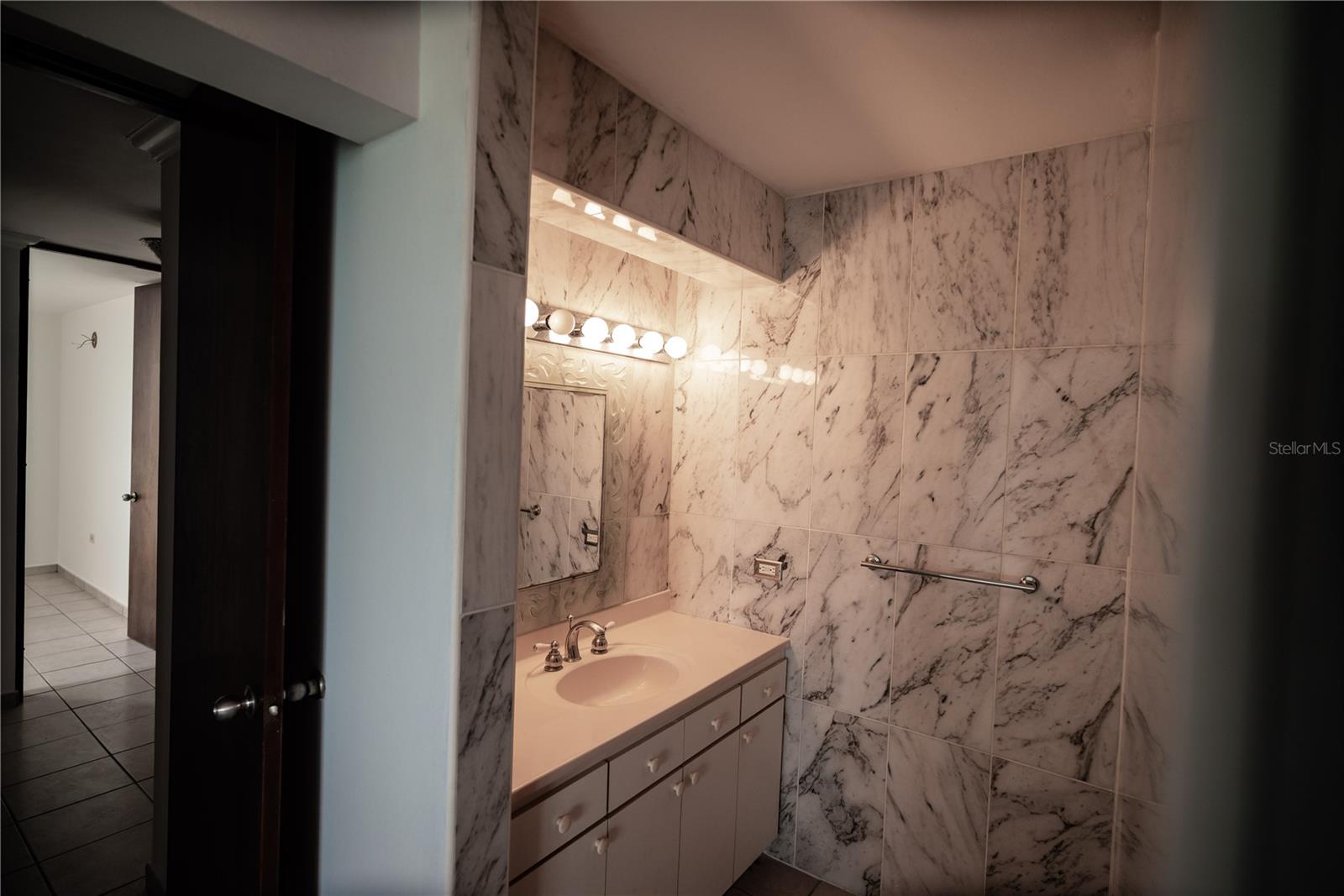 752 AV. ALEJANDRINO #503