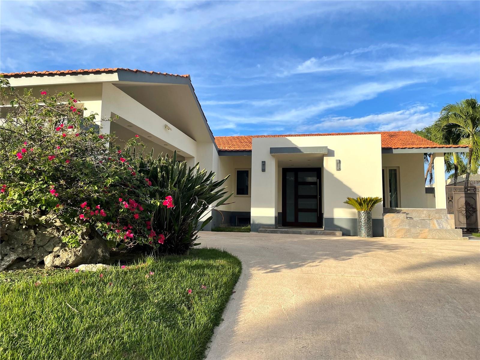 299 CAMINO LOS CEDROS SABANERA