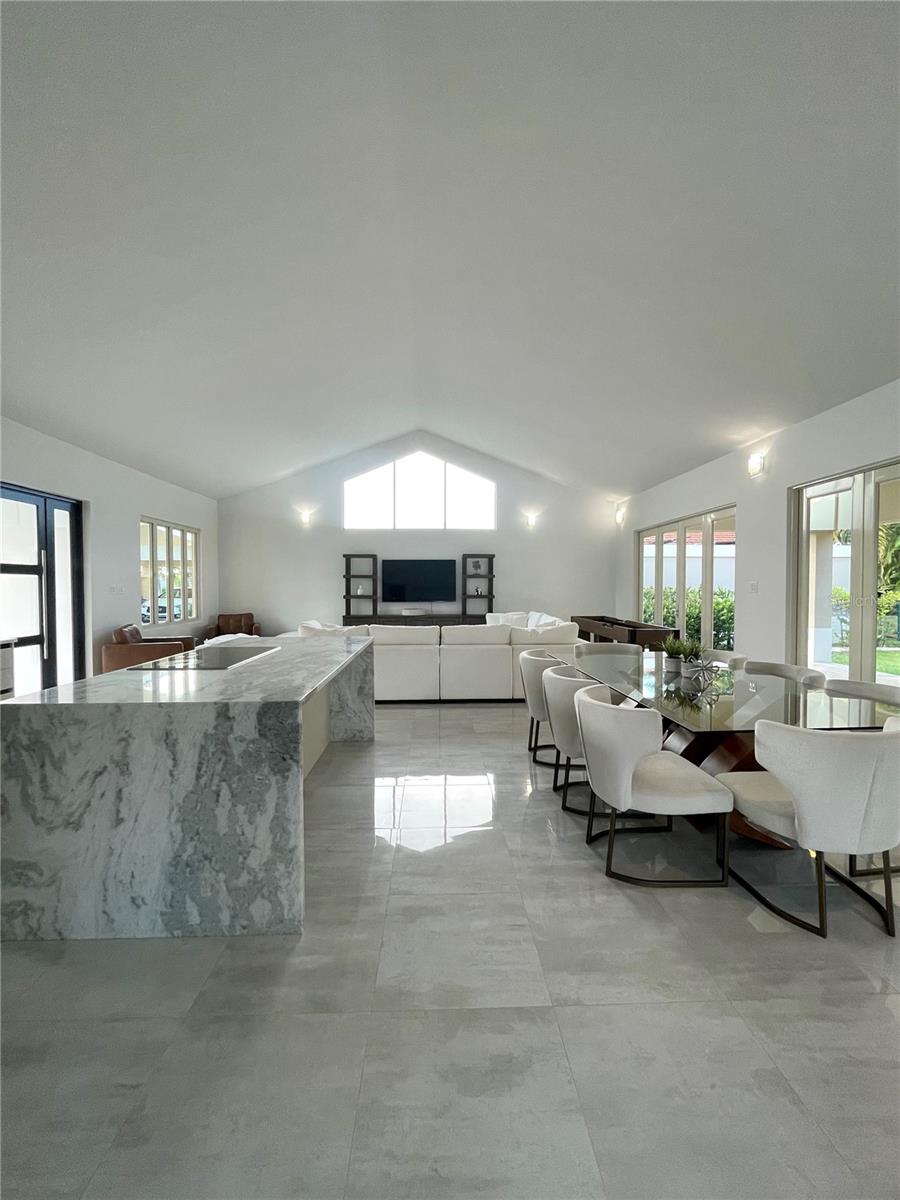 209 CAMINO DE LOS AUSUBOS