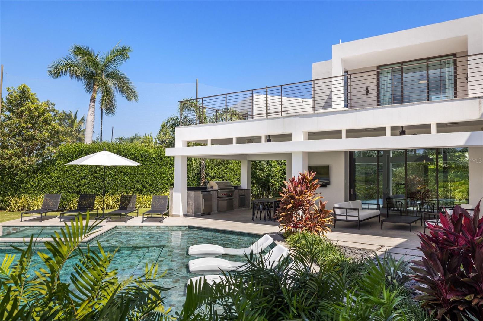 21 THE ENCLAVE RESIDENCES