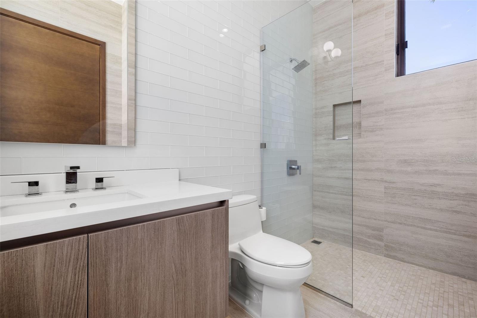 21 THE ENCLAVE RESIDENCES