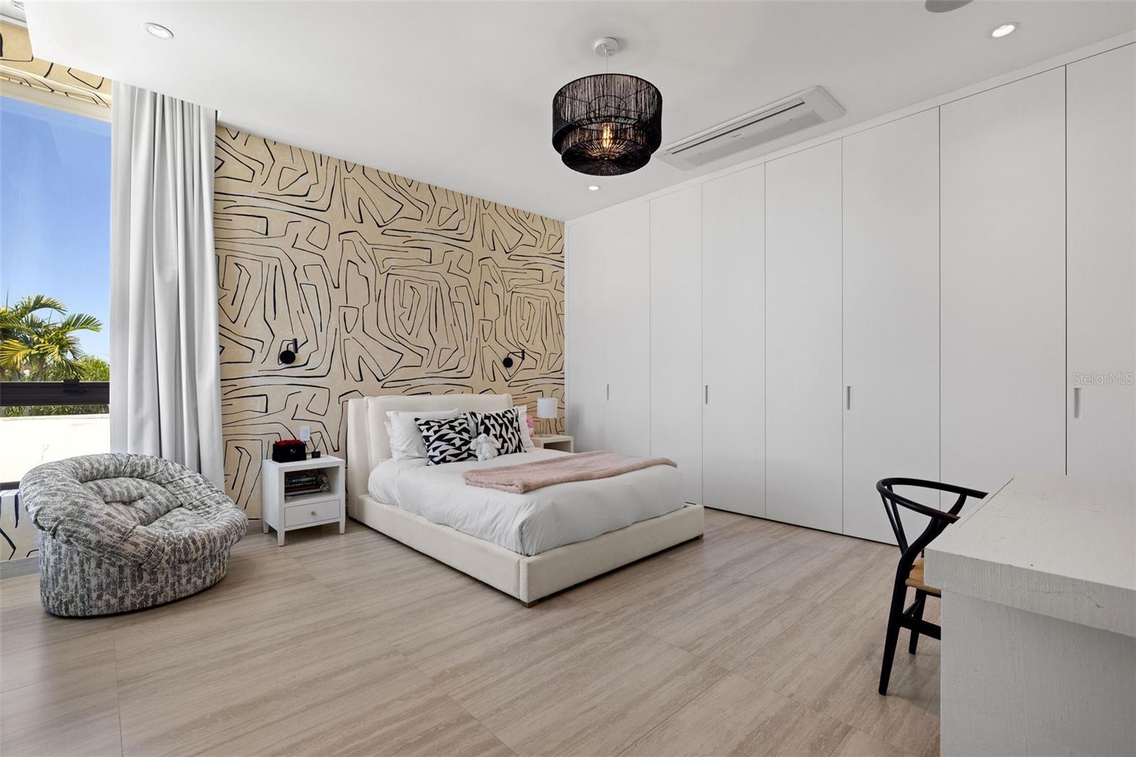 21 THE ENCLAVE RESIDENCES