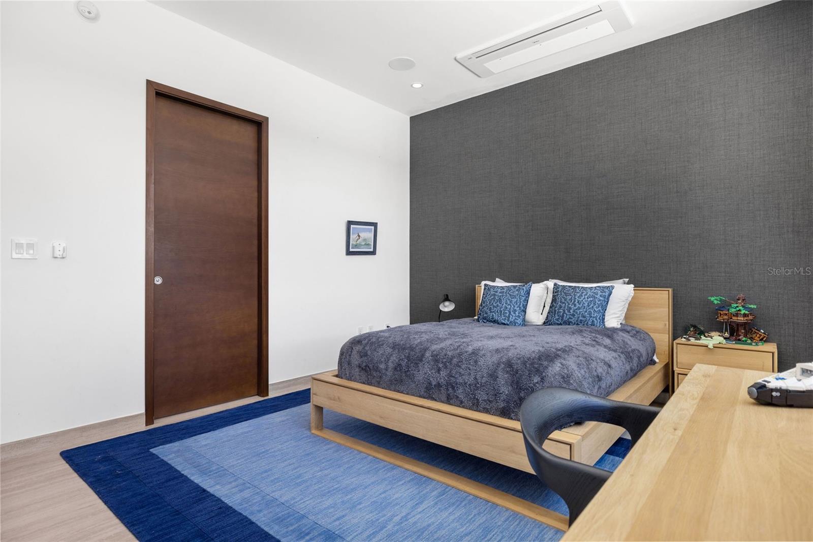 21 THE ENCLAVE RESIDENCES