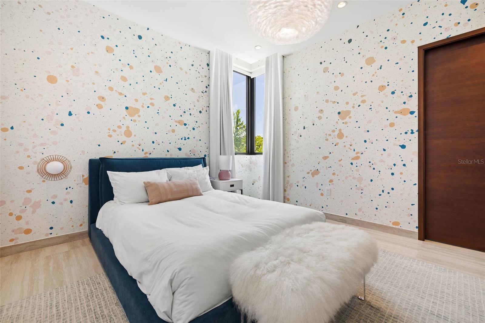 21 THE ENCLAVE RESIDENCES