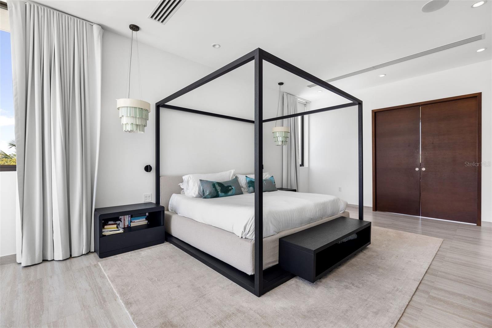 21 THE ENCLAVE RESIDENCES