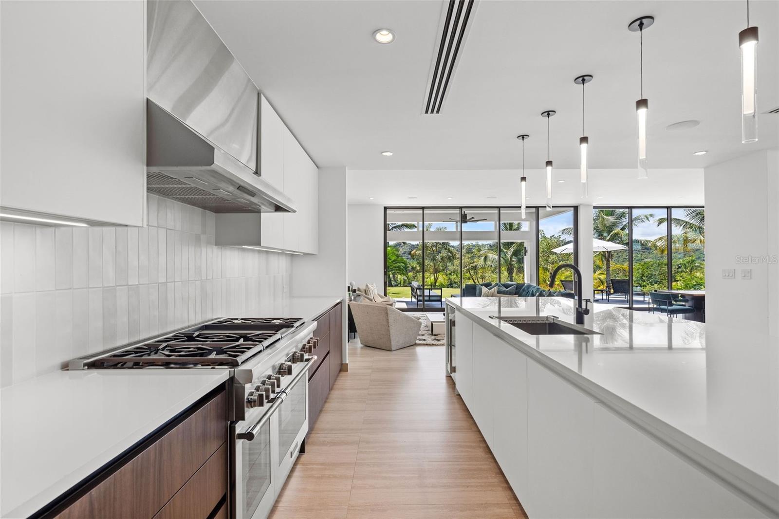 21 THE ENCLAVE RESIDENCES