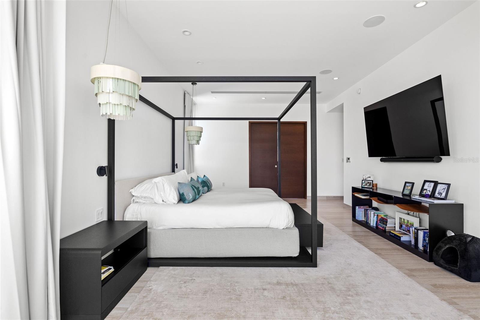 21 THE ENCLAVE RESIDENCES