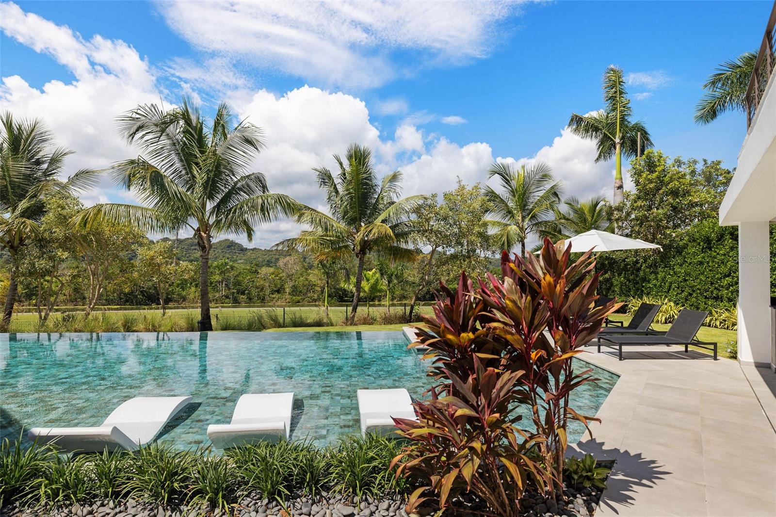 21 THE ENCLAVE RESIDENCES