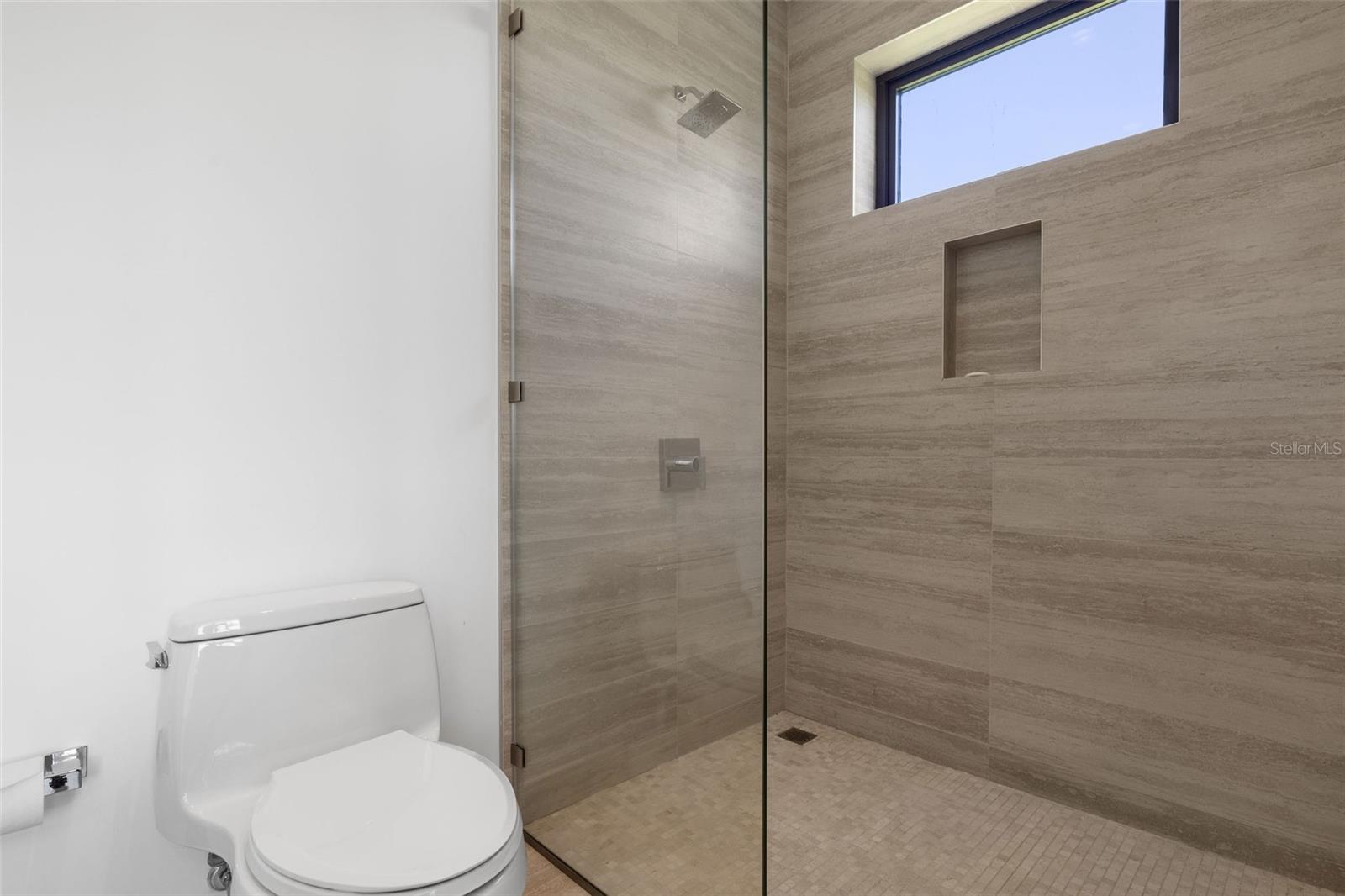 21 THE ENCLAVE RESIDENCES