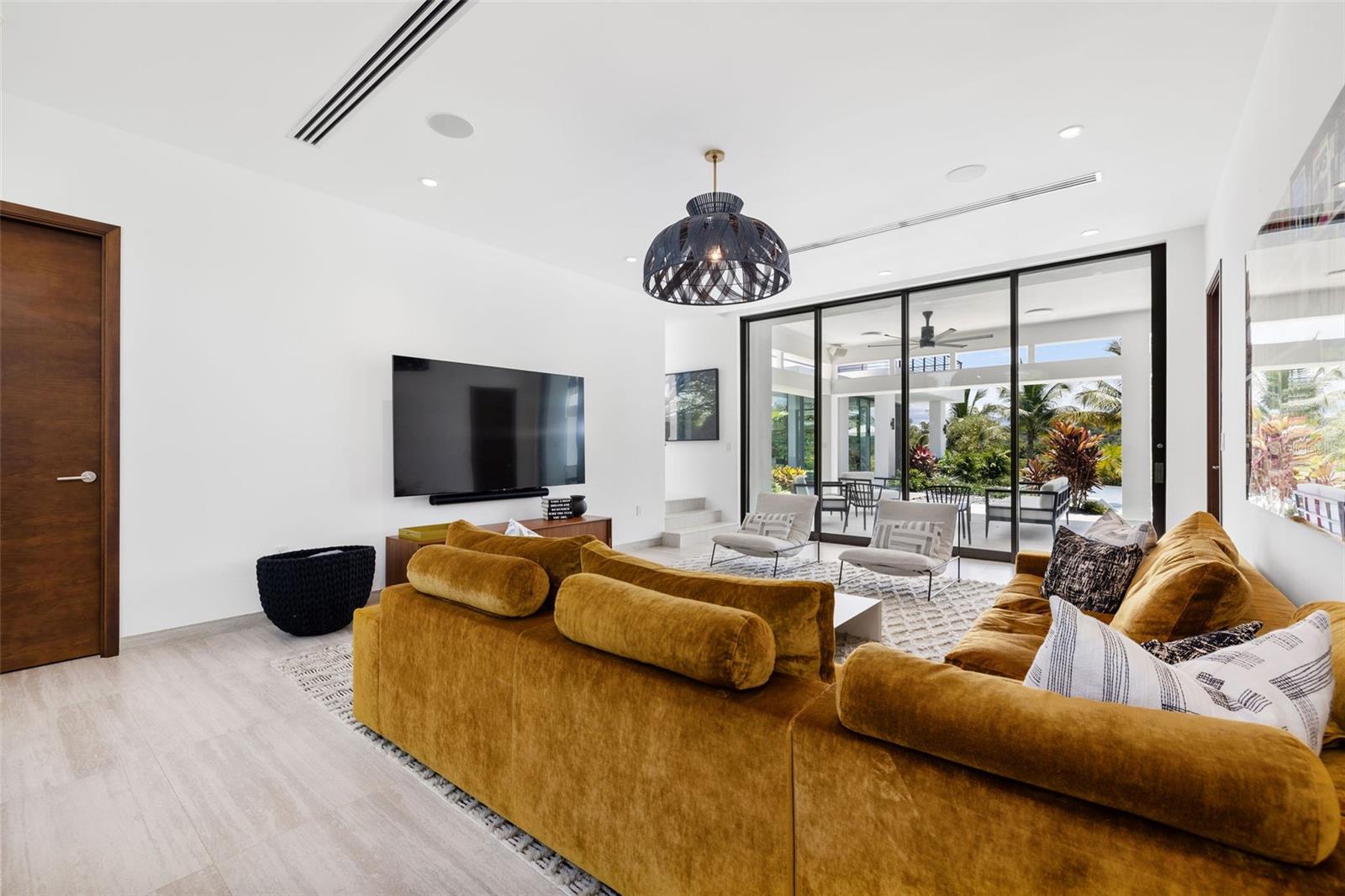 21 THE ENCLAVE RESIDENCES