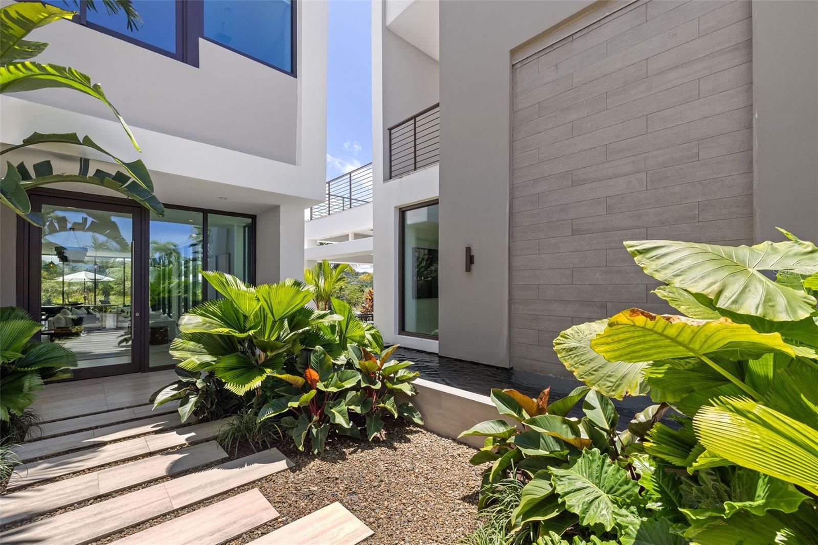 21 THE ENCLAVE RESIDENCES