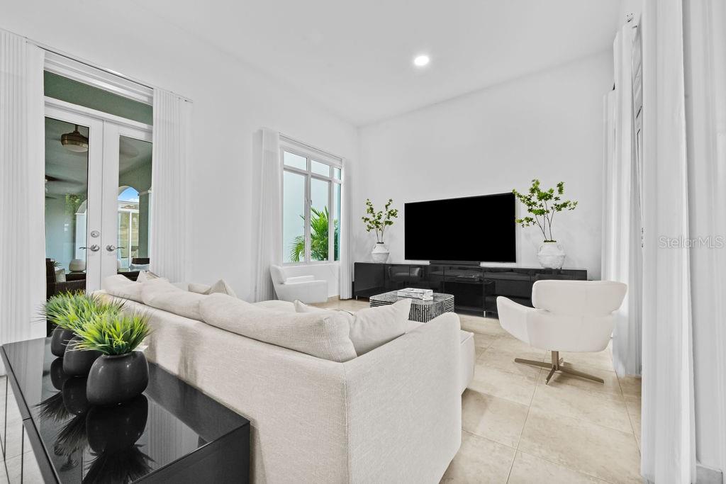 26 TURQUOISE TREASURE POINT