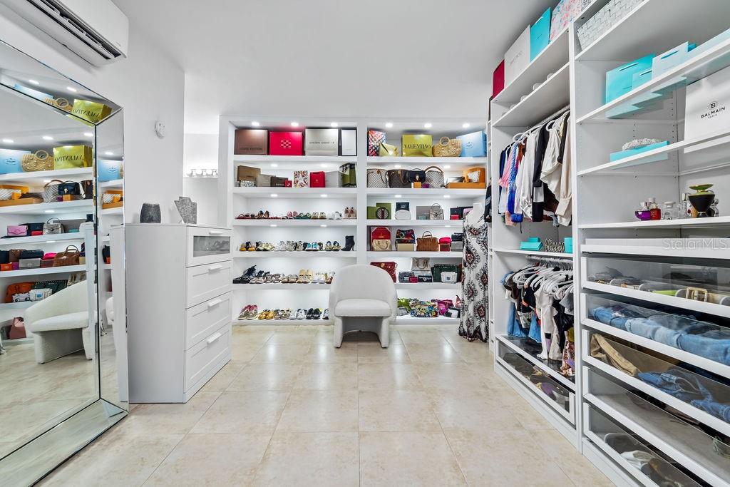 26 TURQUOISE TREASURE POINT