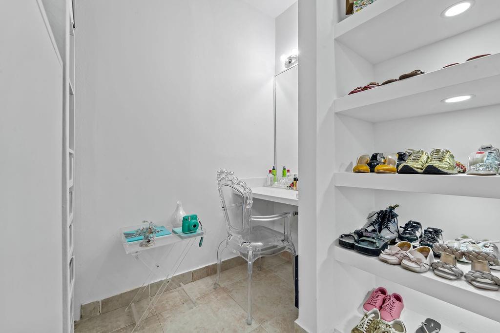 26 TURQUOISE TREASURE POINT