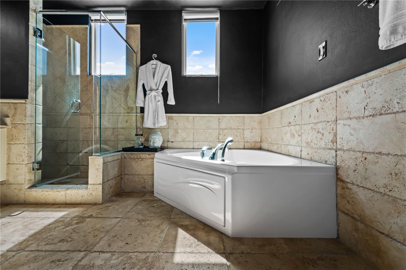 26 TURQUOISE TREASURE POINT