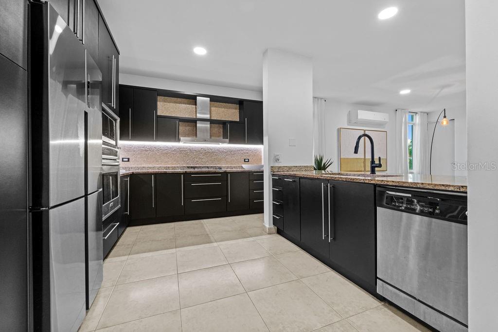 26 TURQUOISE TREASURE POINT