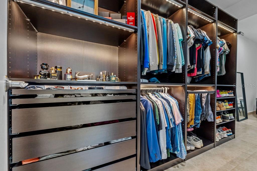 26 TURQUOISE TREASURE POINT