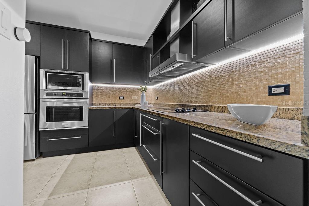 26 TURQUOISE TREASURE POINT