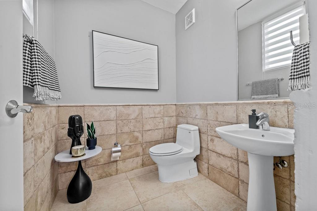 26 TURQUOISE TREASURE POINT