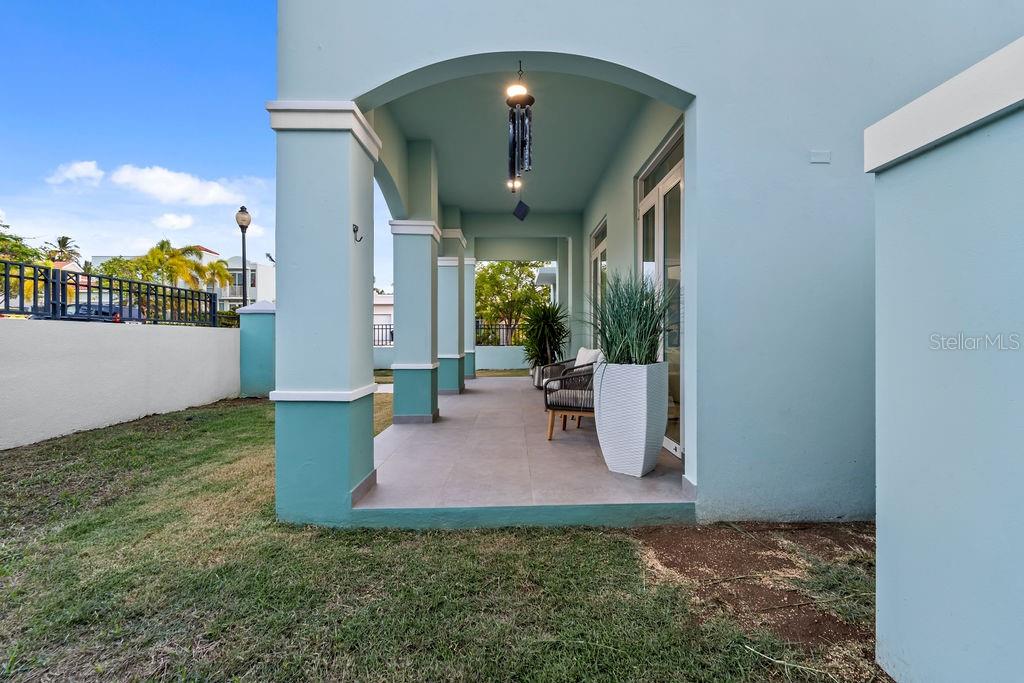 26 TURQUOISE TREASURE POINT