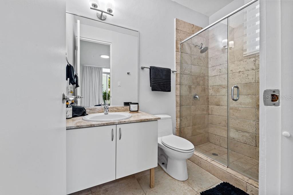 26 TURQUOISE TREASURE POINT