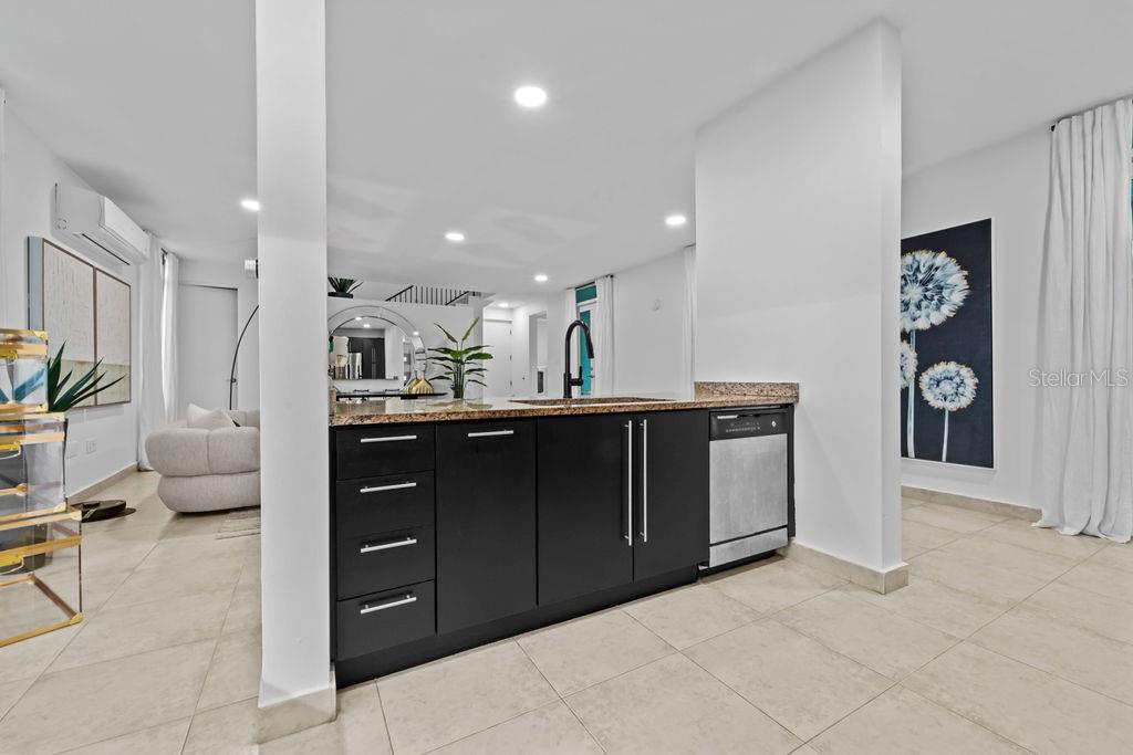 26 TURQUOISE TREASURE POINT