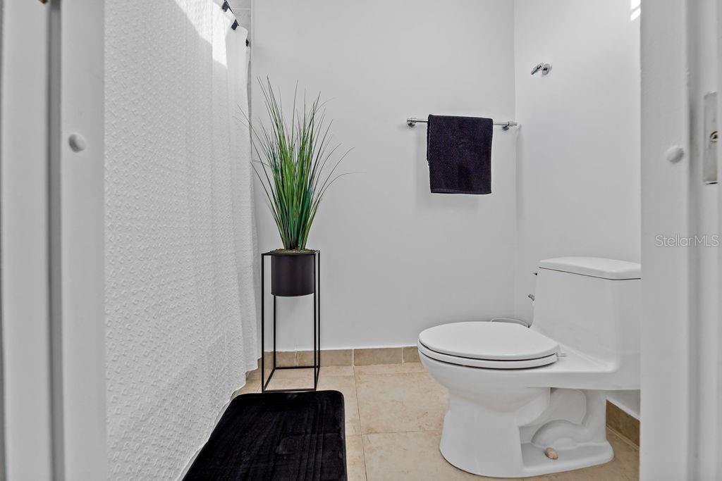 26 TURQUOISE TREASURE POINT