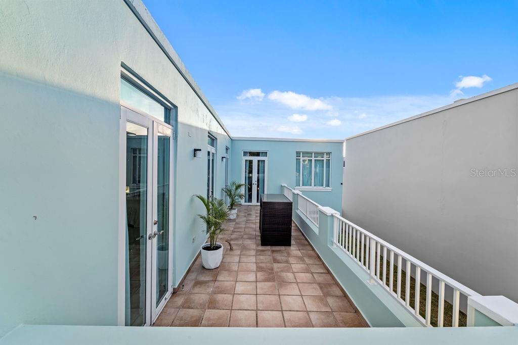 26 TURQUOISE TREASURE POINT