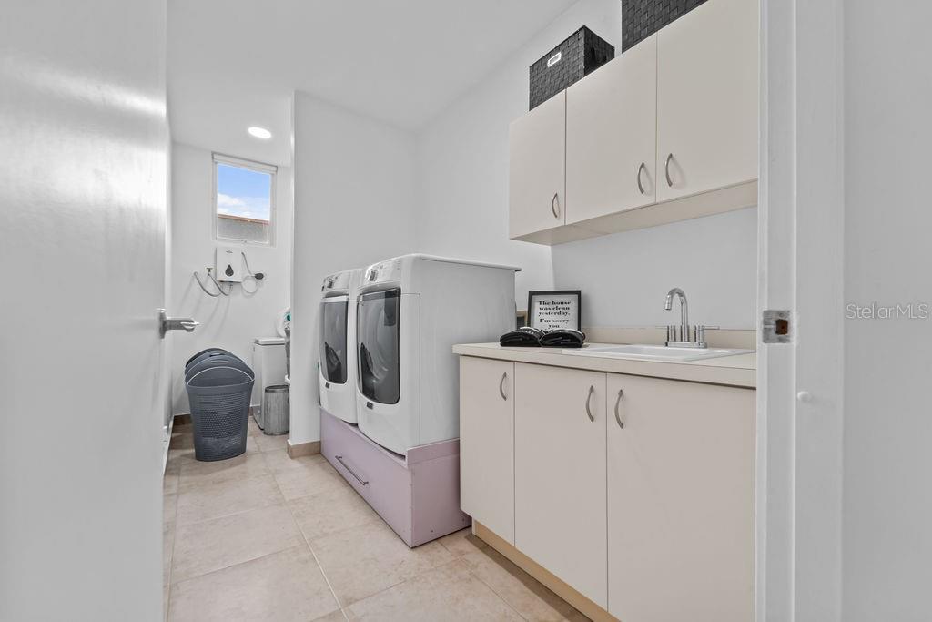 26 TURQUOISE TREASURE POINT