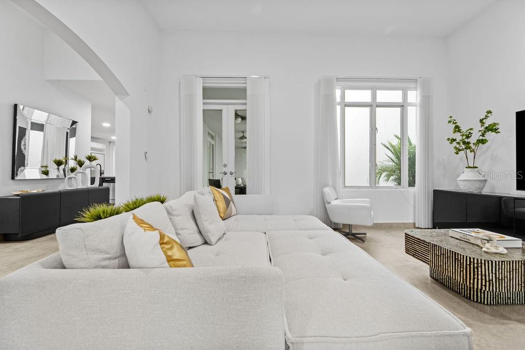 26 TURQUOISE TREASURE POINT