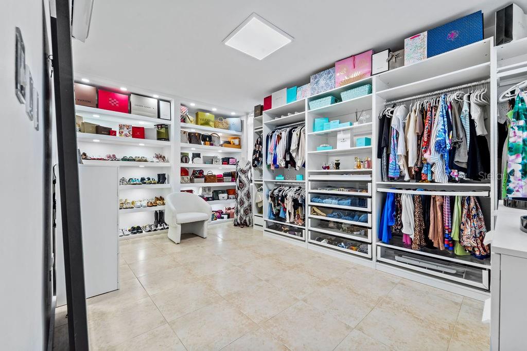 26 TURQUOISE TREASURE POINT