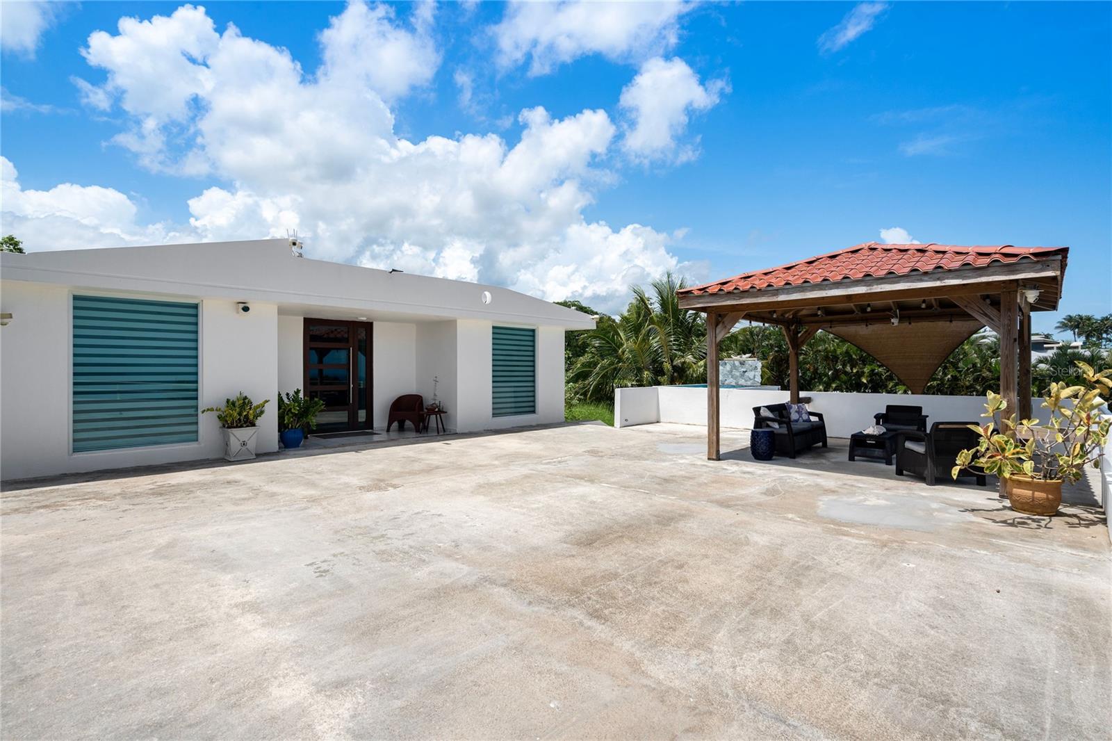 Carr. 648 KM 1.2 MAR CHIQUITA WARD VISTA AL MAR STREET #4-AA