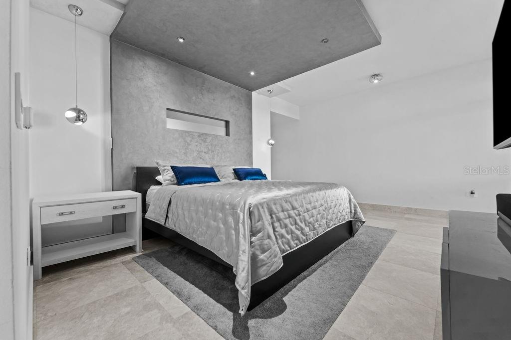 555 MONSERRATE ST #503