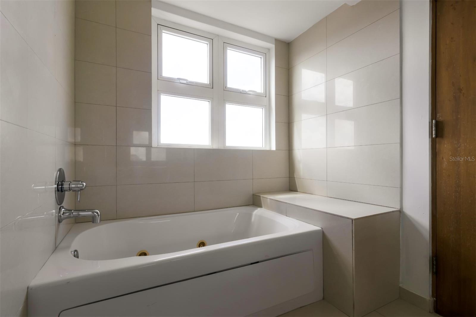 48 AV. LUIS MUÑOZ RIVERA #1607