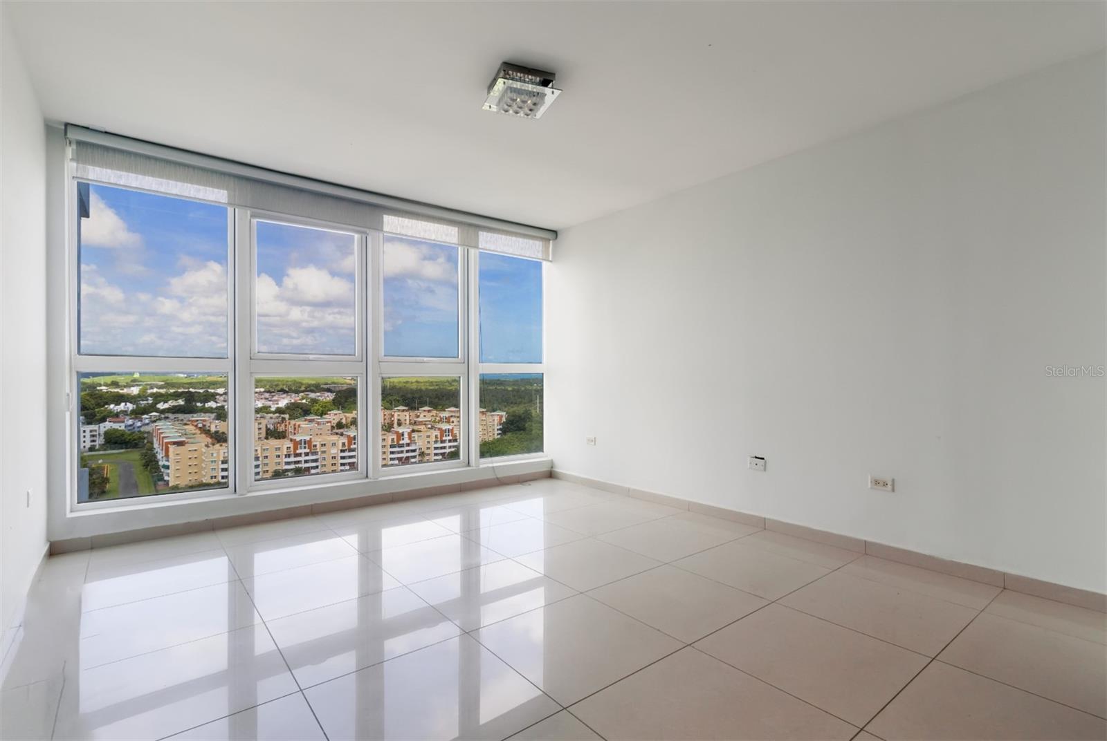 48 AV. LUIS MUÑOZ RIVERA #1607