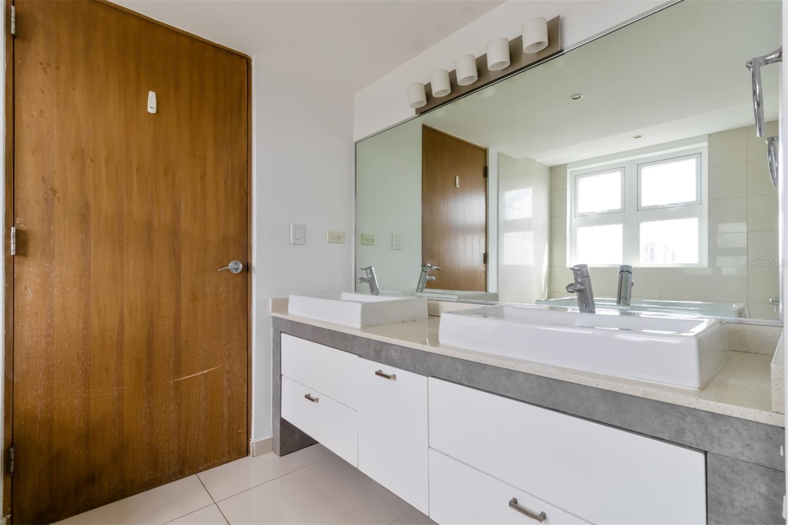 48 AV. LUIS MUÑOZ RIVERA #1607