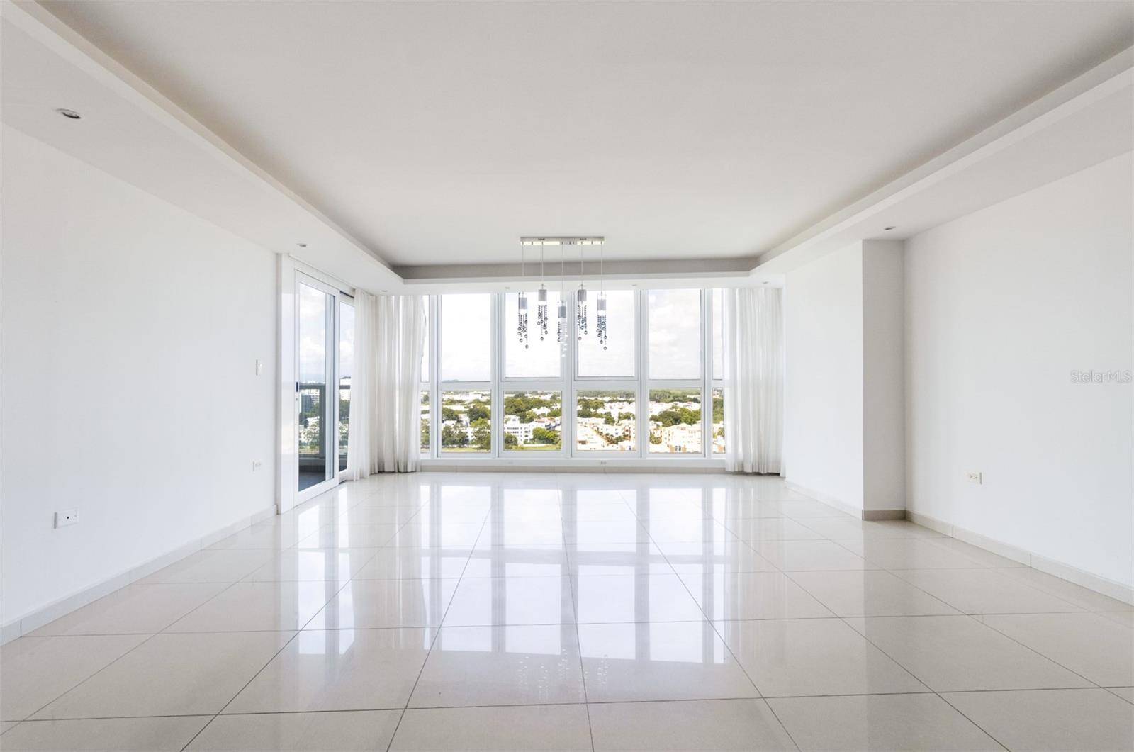 48 AV. LUIS MUÑOZ RIVERA #1607