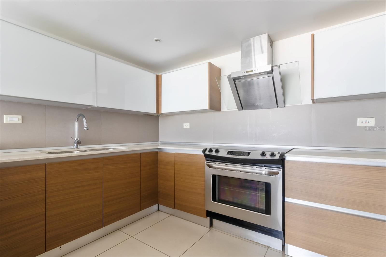 48 AV. LUIS MUÑOZ RIVERA #1607