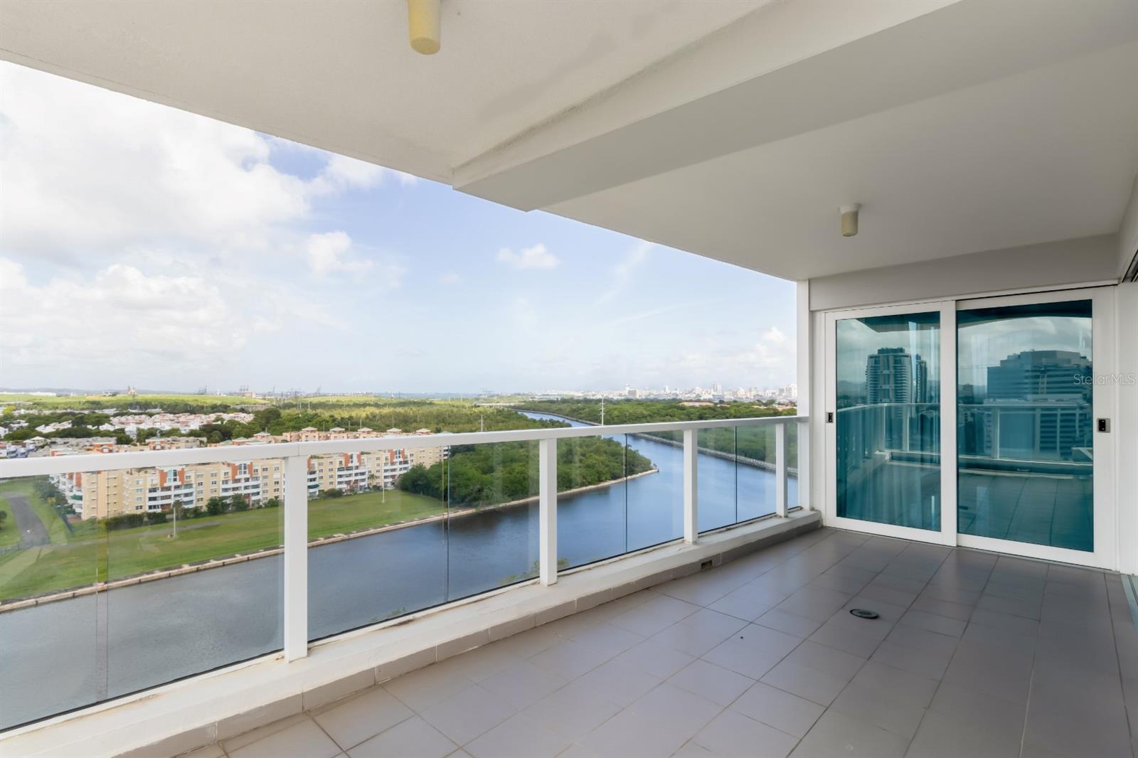 48 AV. LUIS MUÑOZ RIVERA #1607