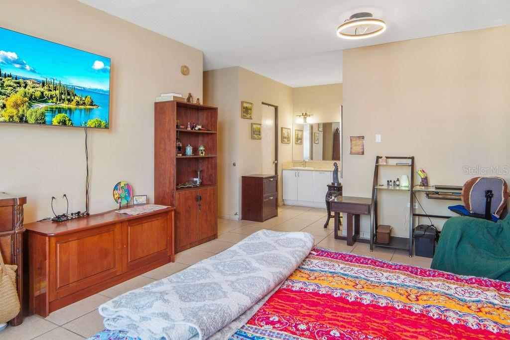 100 CALLE DEL MUELLE CAPITOLIO PLAZA #21001