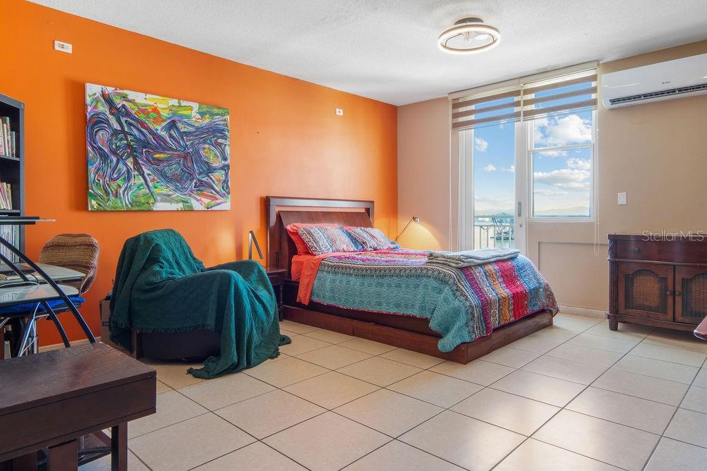 100 CALLE DEL MUELLE CAPITOLIO PLAZA #21001