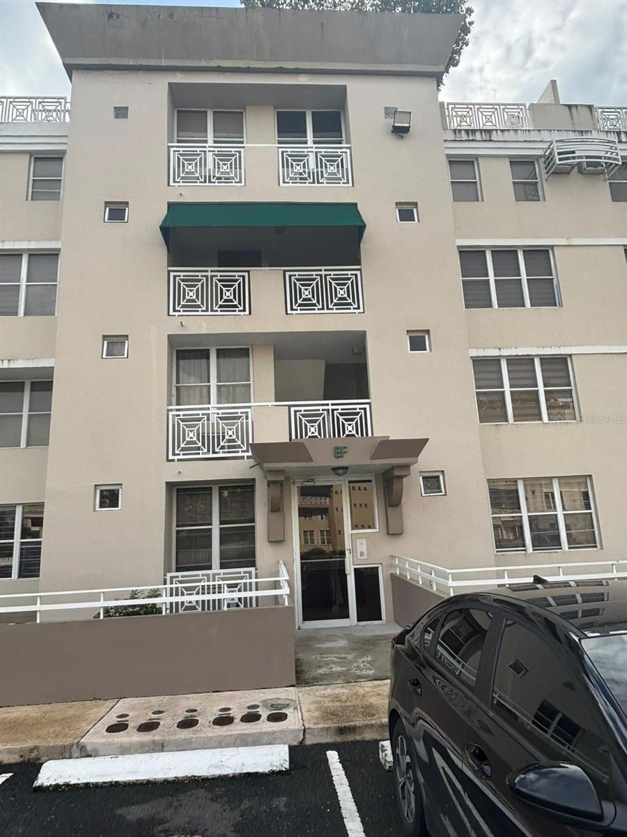 Ave Lopategui VILLAS DE PARKVILLE 2 #EF-3